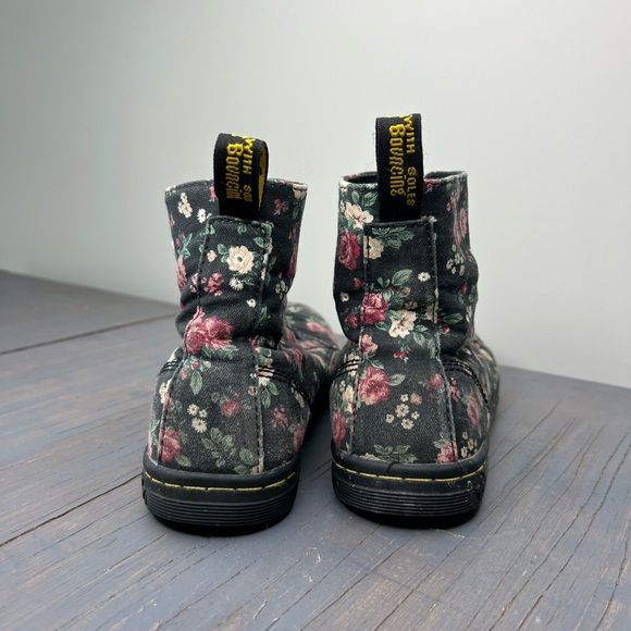 Dr. Martens Floral "Hackney" Canvas Flat Boots Size 7 (38) - Picture 3 of 7